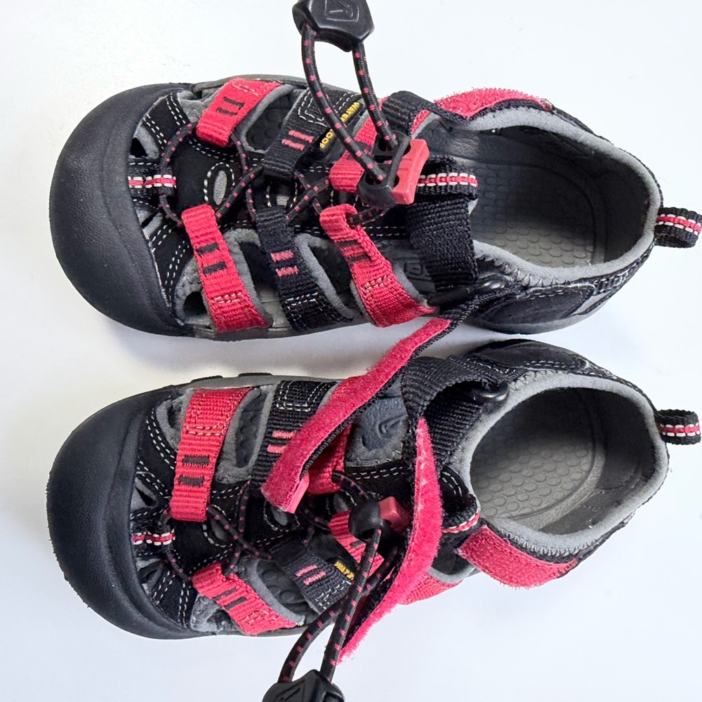 Keen Kids Black and Pink Sandals